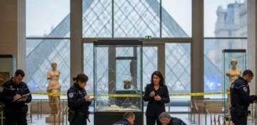 Empress's crown dropped by Louvre heist thieves to be fully restored
