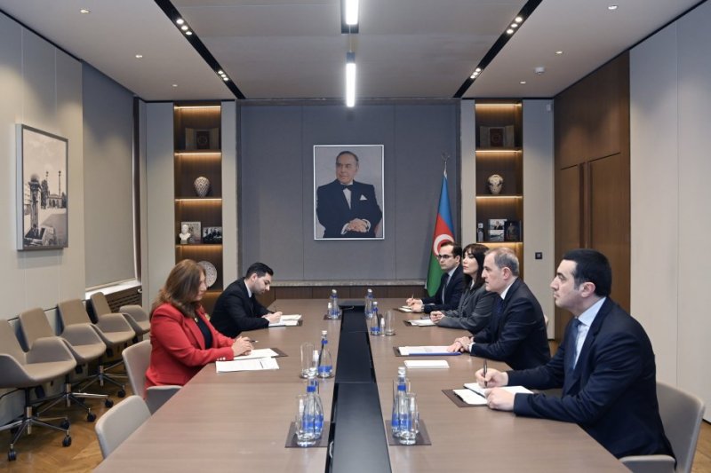 Ceyhun Bayramov Kolumbiya səfirinin etimadnaməsini qəbul edib 