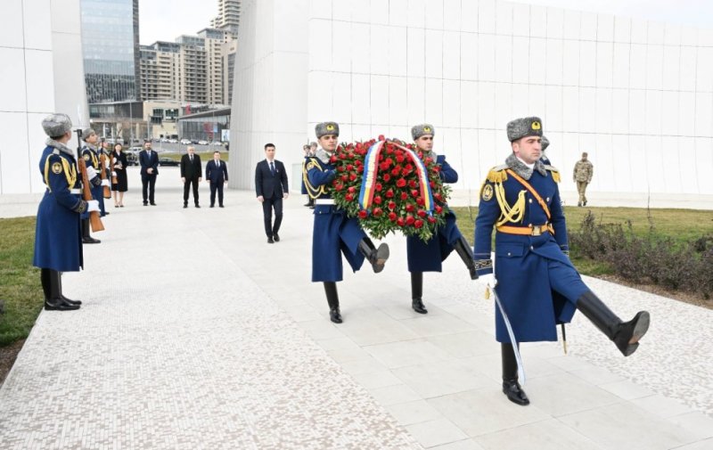 2026/03/11-1772791204.jpg + Moldova XİN başçısı Zəfər parkı və Şəhidlər xiyabanını ziyarət edib News about - Moldova XİN başçısı Zəfər parkı və Şəhidlər xiyabanını ziyarət edib