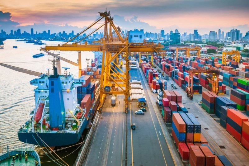   İxracdan asılı iqtisadiyyatlar: risklər və imkanlar  