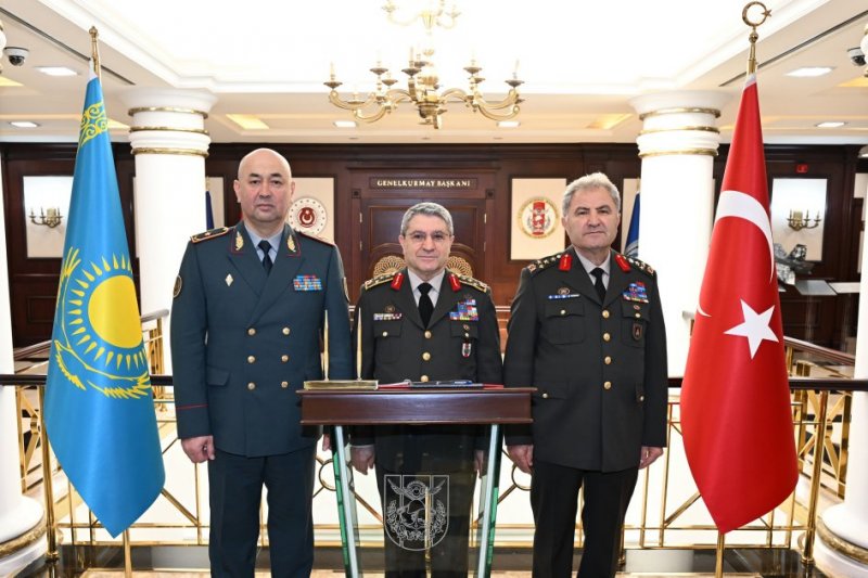 Qazaxıstanın hərbi nümayəndə heyəti Türkiyədə səfərdədir