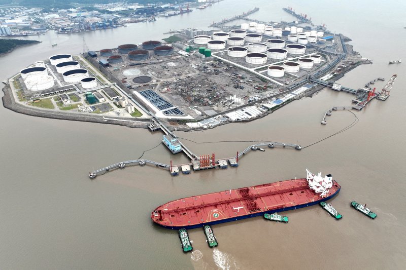 IEA warns of record oil supply disruption risk