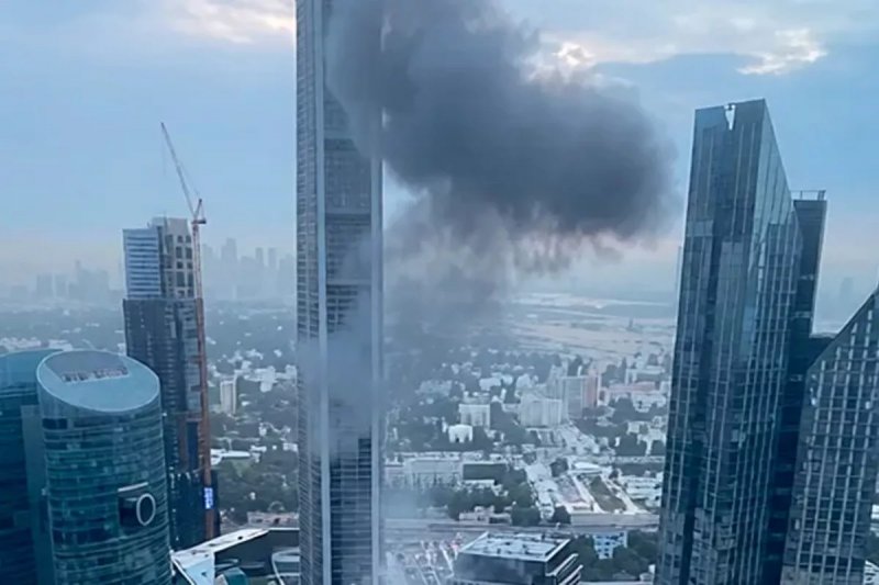 Iranian drone targets Dubai International Financial Center -  VIDEO 
