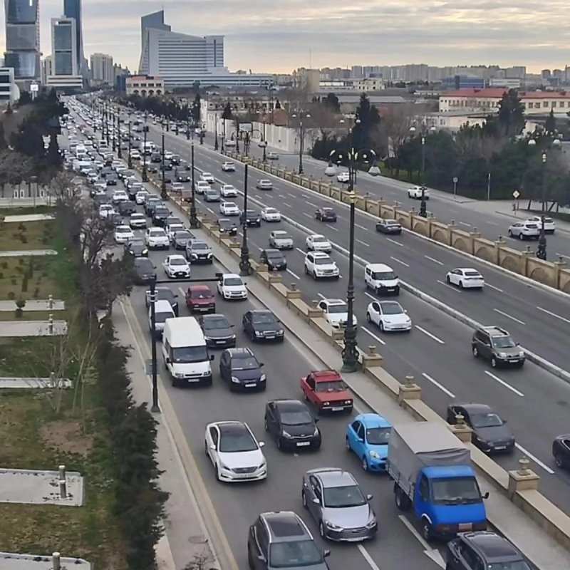 Bakıda bir sıra küçə və prospektlərdə tıxac qeydə alınıb