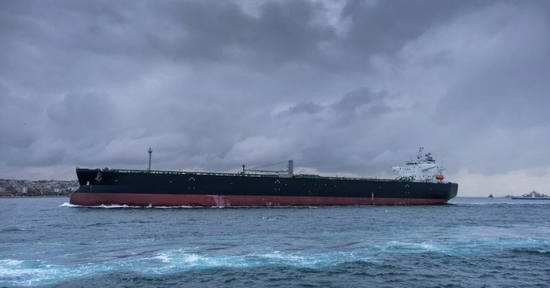 Projectile hits tanker off UAE's Fujairah