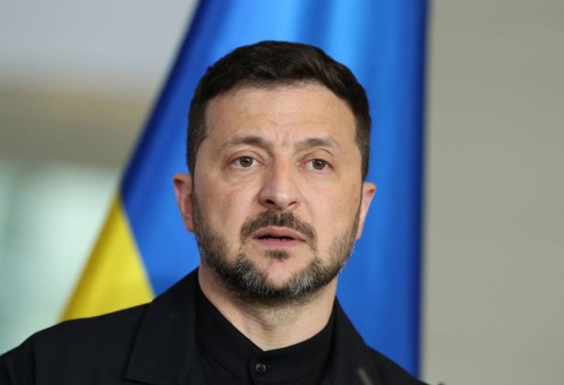 Ukrayna Prezidenti Böyük Britaniyaya səfər edib
