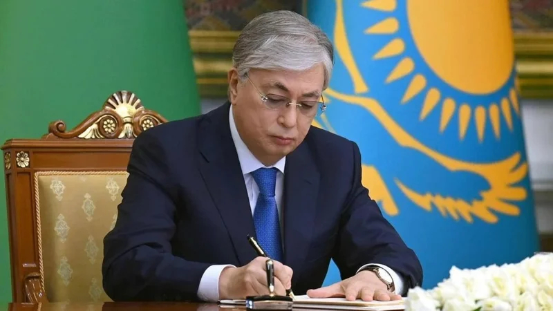 Kazakh president signs decree giving effect to new Constitution