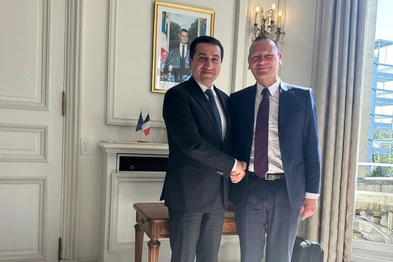 Azerbaijan, France discuss bilateral relations