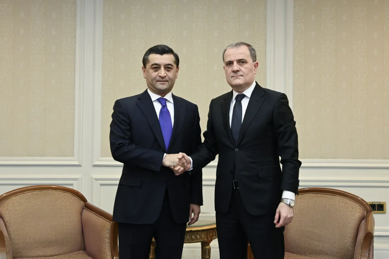 Azerbaijani, Uzbek FMs discuss Middle East situation