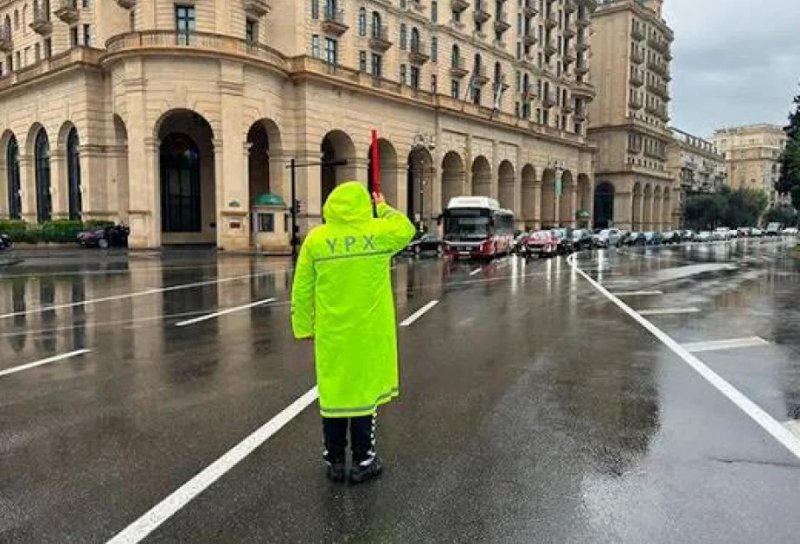 Baş Dövlət Yol Polisi İdarəsi yağıntılı hava şəraiti ilə bağlı xəbərdarlıq edib