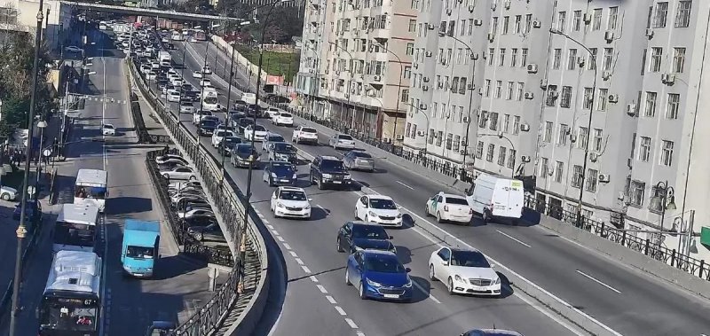 Paytaxtın bəzi yollarında sıxlıq yaranıb
