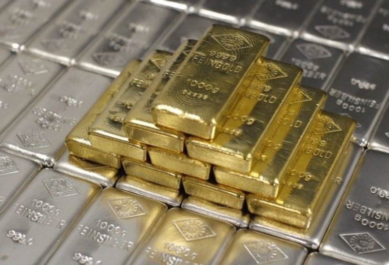 Gold and silver prices move lower