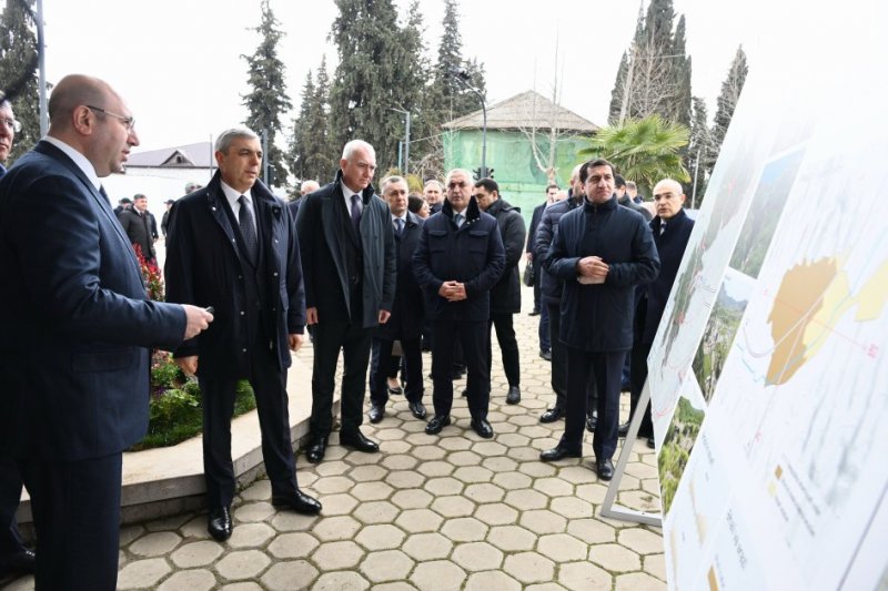 Azerbaijani officials review master plan of Khojavend city