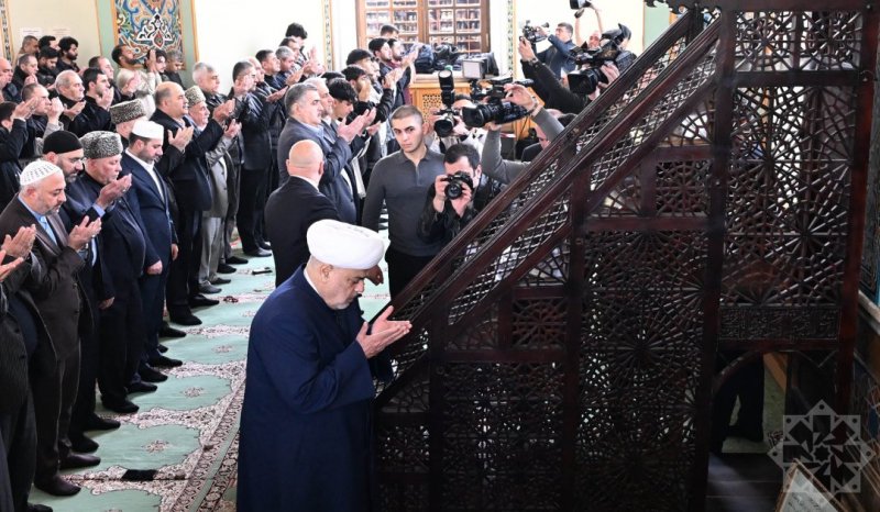 Bakının məscidlərində bayram namazı qılınıb