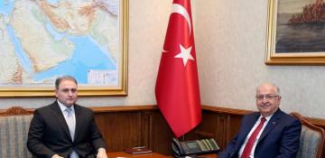 Türkiyənin milli müdafiə naziri Yaşar Gülər Azərbaycan müdafiə sənayesi naziri Vüqar Mustafayevi qəbul edib