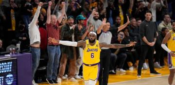 LeBron James breaks Kareem Abdul-Jabbar's NBA record for career field goals