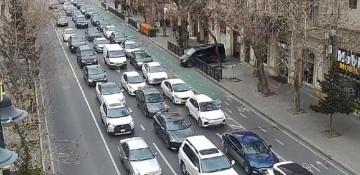 Paytaxtda 14 istiqamətdə nəqliyyat sıxlığı yaranıb