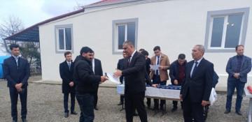Xocavəndin Xanoba kəndində köçən 25 ailəyə evlərinin açarları təqdim olunub