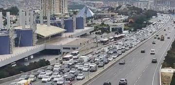 Bakının bir sıra yollarında tıxac yaranıb
