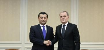 Azerbaijani, Uzbek FMs discuss Middle East situation