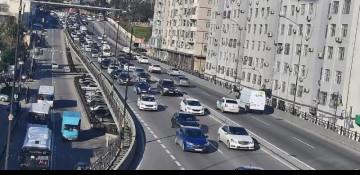 Paytaxtın bəzi yollarında sıxlıq yaranıb