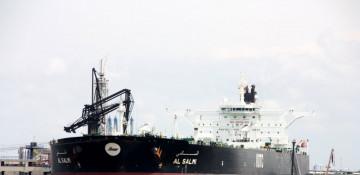 Iranian attack hits Kuwaiti tanker in Dubai port