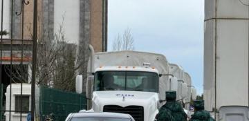 Azerbaijan's humanitarian aid trucks en route to Iran passes through state border