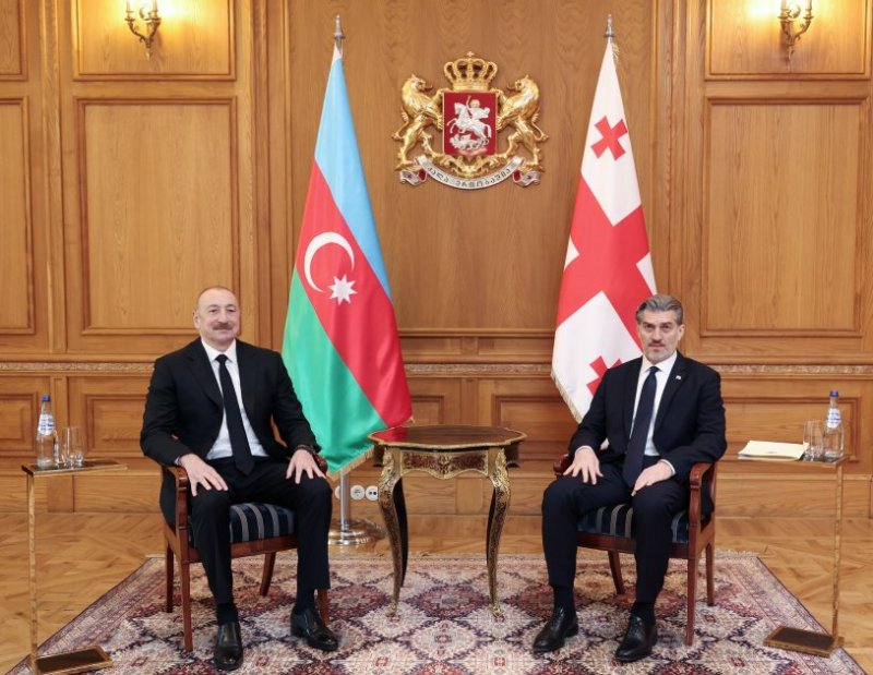   Prezident İlham Əliyevin Gürcüstanın Prezidenti Mixeil Kavelaşvili ilə təkbətək görüşü olub YENİLƏNİB  