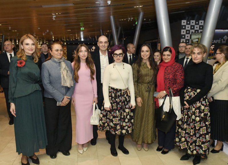 Azərbaycan Milli Xalça Muzeyində multidisiplinar rəssam Mədinə Qasımovanın fərdi sərgisi açılıb