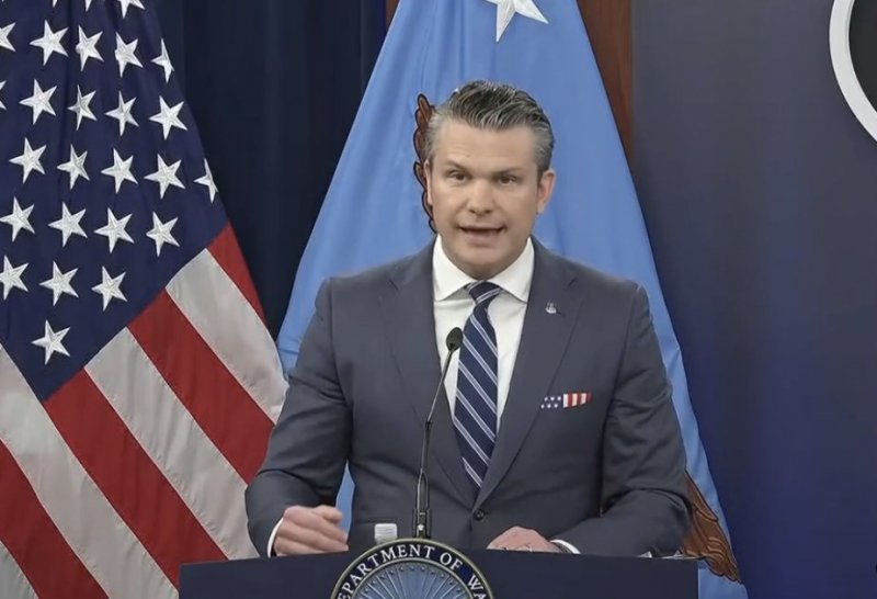 Pit Heqset: Hörmüz boğazında gəmilərə nəzarət ABŞ tərəfindən təmin olunur