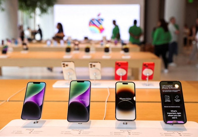 Apple tops Azerbaijan mobile market with 23.9% share