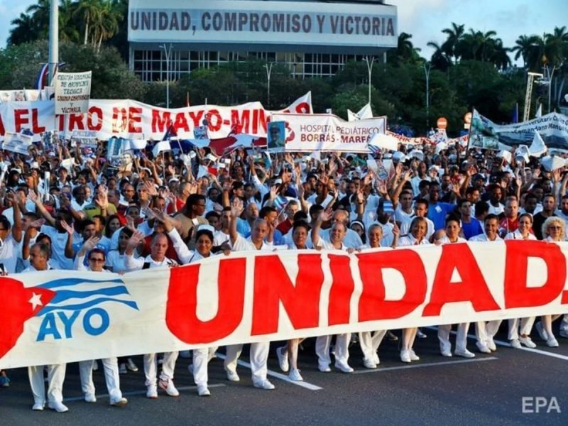 Cubans take to bikes and electric tricycles to protest US sanctions