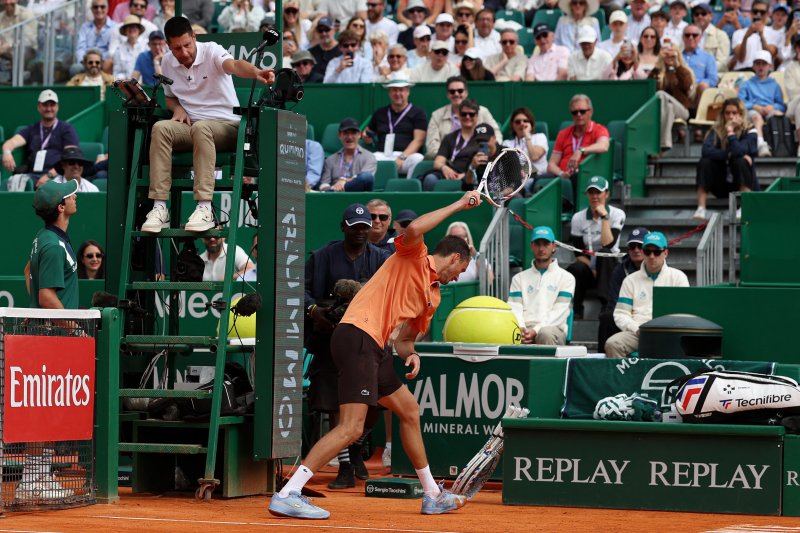 Medvedev thrashed 6-0, 6-0 by Berrettini in Monte Carlo