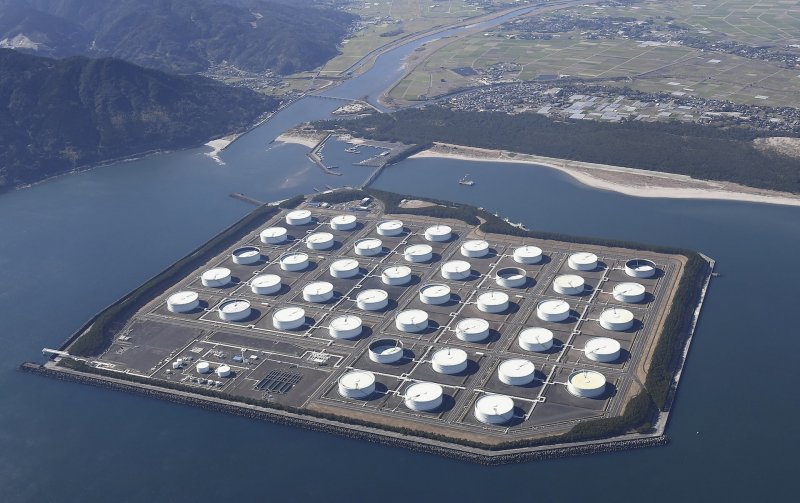 Japan to release extra 20 days' worth of oil reserve from May