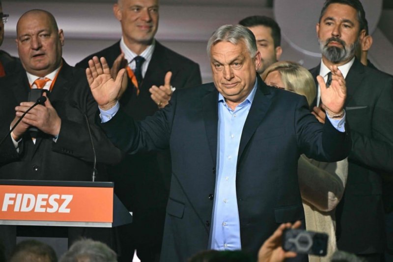 Baş naziri Viktor Orban Peter Madyarı seçki qələbəsinə görə təbrik edib