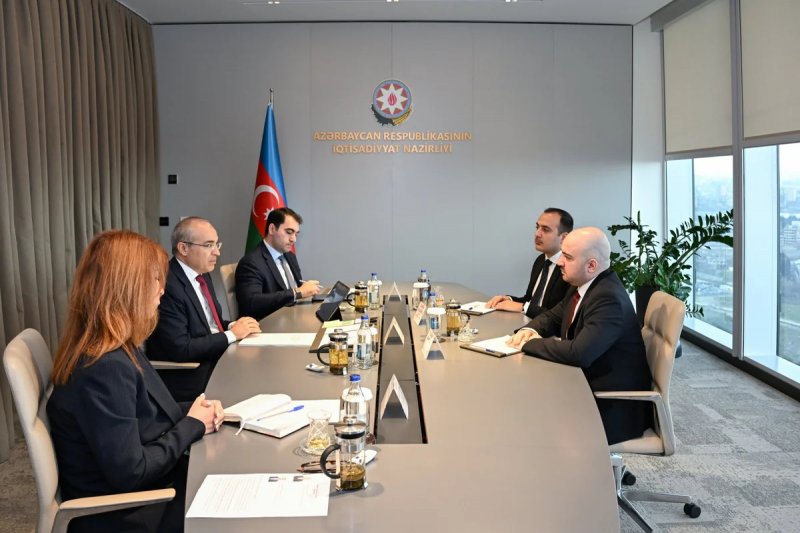 Mikayıl Cabbarov “Yüksəliş müsabiqəsi” qalibləri ilə Mentorluq proqramını müzakirə edib