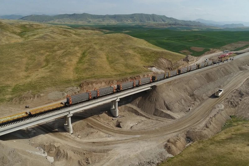 Zəngəzur dəhlizinin əsas hissəsi olan Horadiz–Ağbənd dəmir yolu xəttinin tikintisi 2028-ci ildə tamamlanacaq