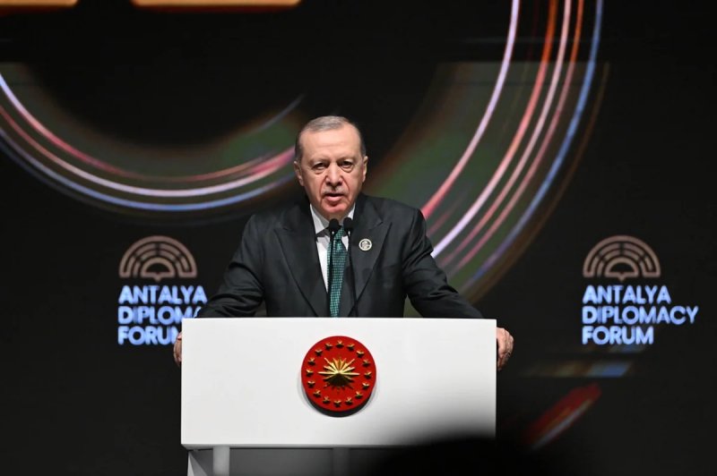   Rəcəb Tayyib Ərdoğan: Hörmüz boğazı ticarət gəmiləri üçün açıq olmalıdır  