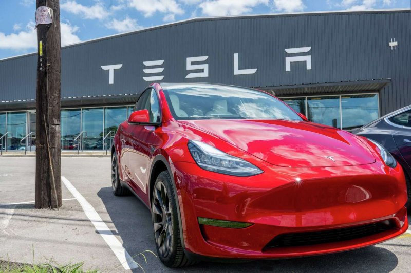 “Tesla” xalis mənfəətində 17 faizlik artım əldə edib