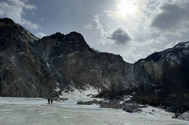 Six trapped after avalanche hits mine in Russia's Buryatia Republic