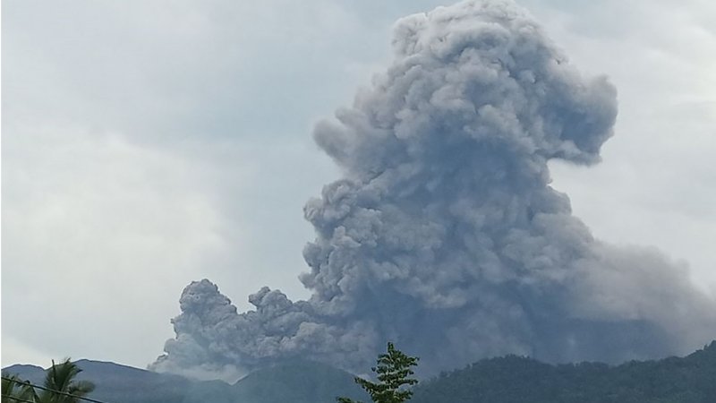 Indonesia's Mount Dukono erupts again