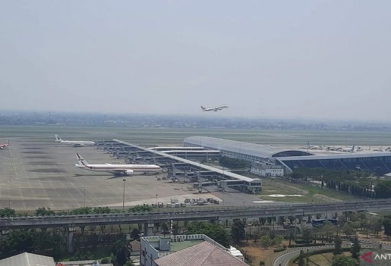 Extreme weather diverts several flights at Soekarno-Hatta Airport