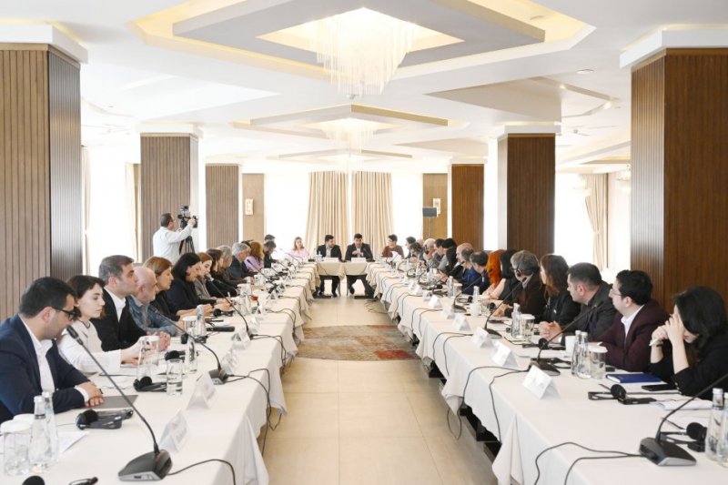Azerbaijani, Armenian civil society representatives continue dialogue