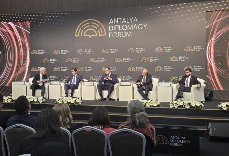 Hikmət Hacıyev: Qlobal logistika zəncirlərinin pozulması Orta Dəhlizin əhəmiyyətini bir daha göstərdi