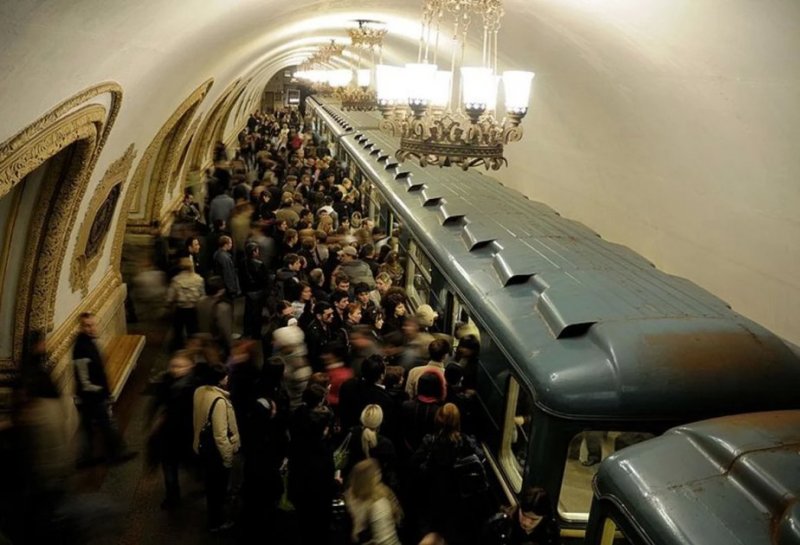 Bakı Metropoliteninin “28 May” stansiyasında sərnişin qatar yoluna düşərək həyatını itirib