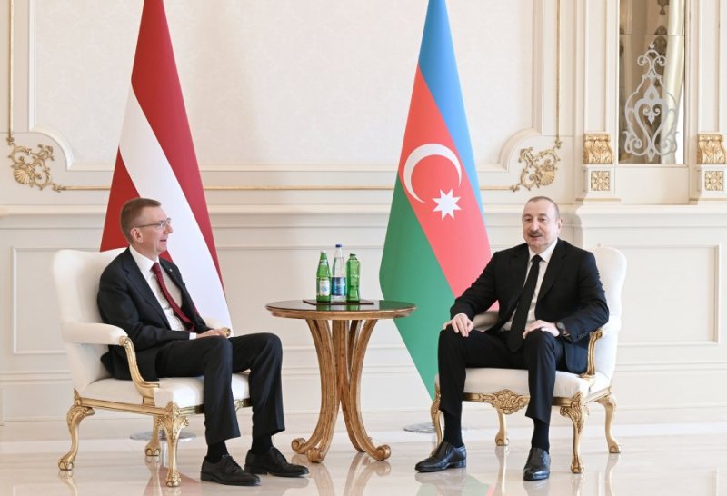   Azerbaijani, Latvian presidents hold one-on-one meeting in Baku  