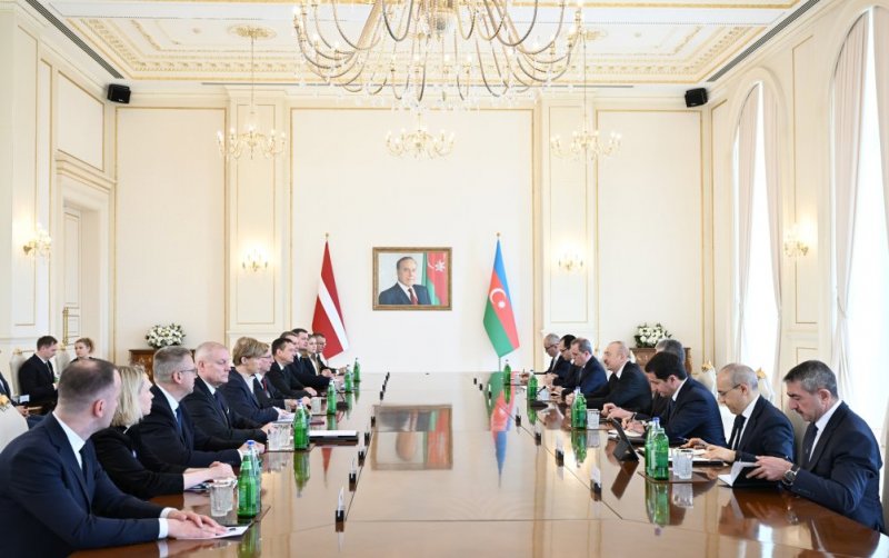 Azerbaijani, Latvian presidents hold expanded meeting