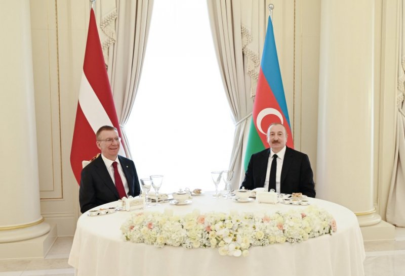 Official luncheon hosted in honor of Latvian president in Baku