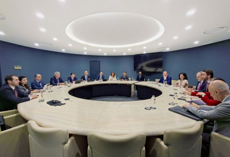 Azerbaijan, Spain review prospects for cooperation in transport, infrastructure