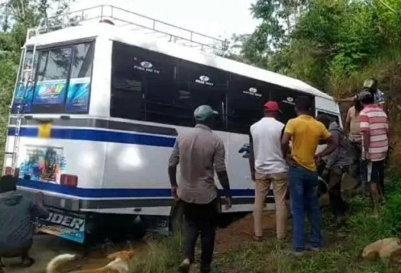 34 schoolchildren hospitalized after bus accident in central Sri Lanka